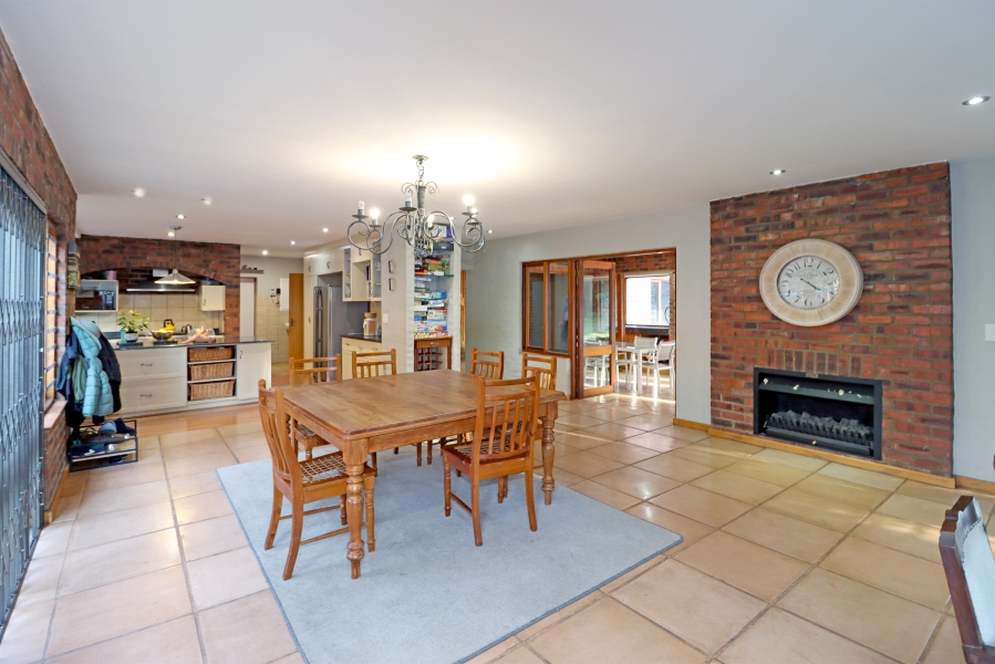 To Let 4 Bedroom Property for Rent in Linden Gauteng