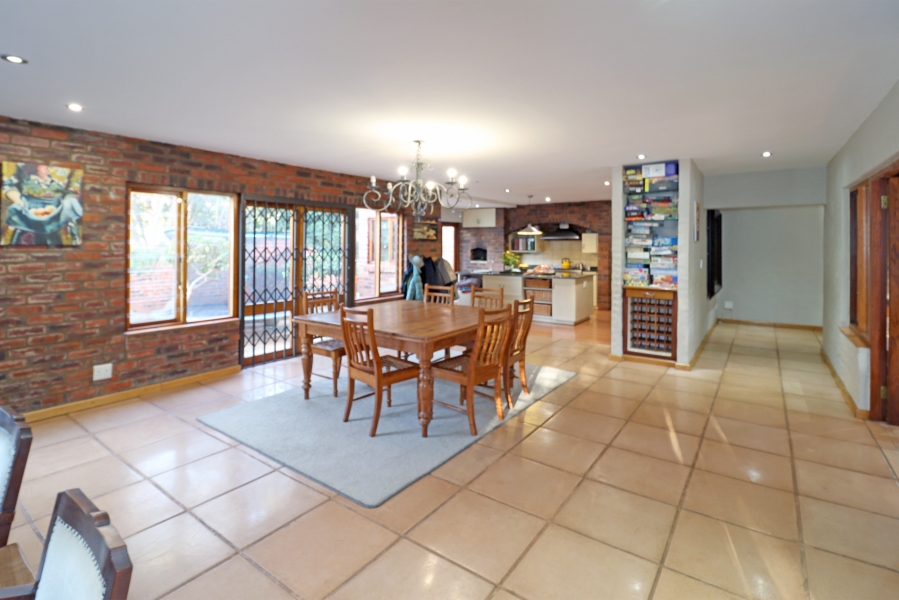 To Let 4 Bedroom Property for Rent in Linden Gauteng