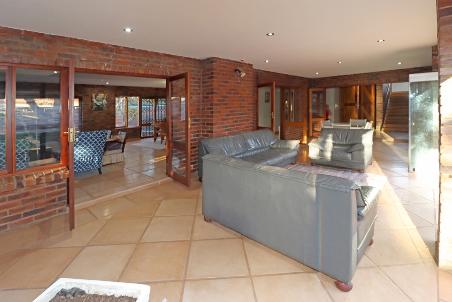 To Let 4 Bedroom Property for Rent in Linden Gauteng