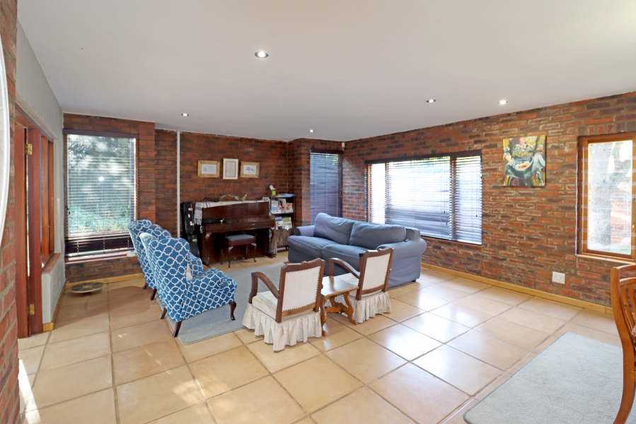 To Let 4 Bedroom Property for Rent in Linden Gauteng