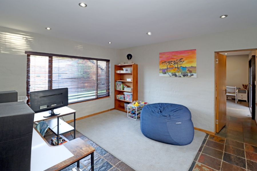 To Let 4 Bedroom Property for Rent in Linden Gauteng