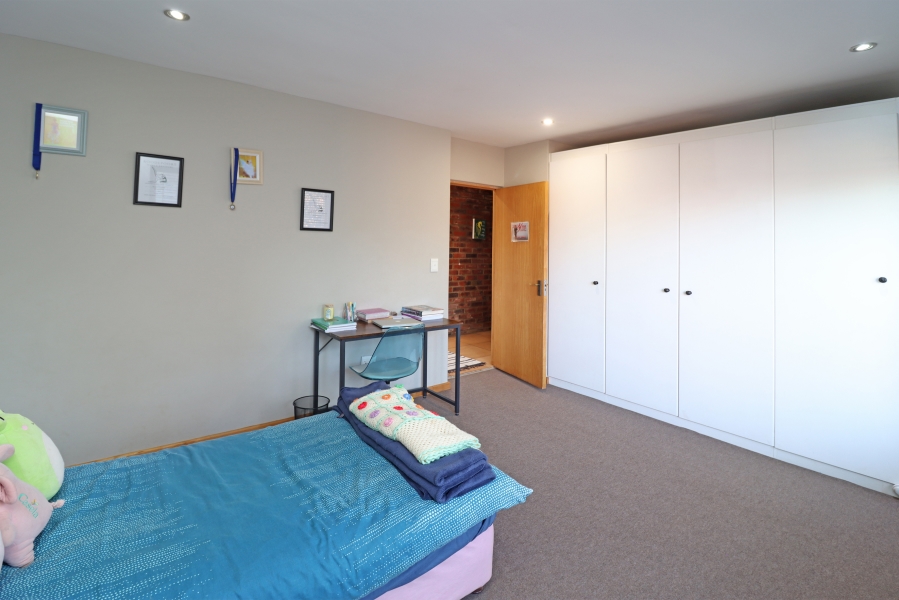 To Let 4 Bedroom Property for Rent in Linden Gauteng