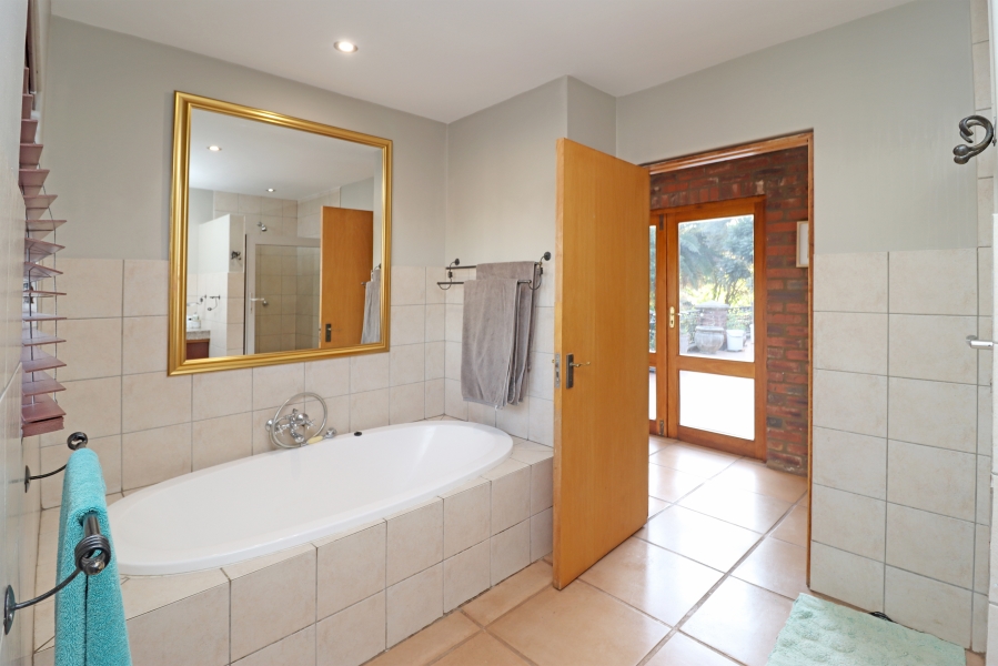 To Let 4 Bedroom Property for Rent in Linden Gauteng
