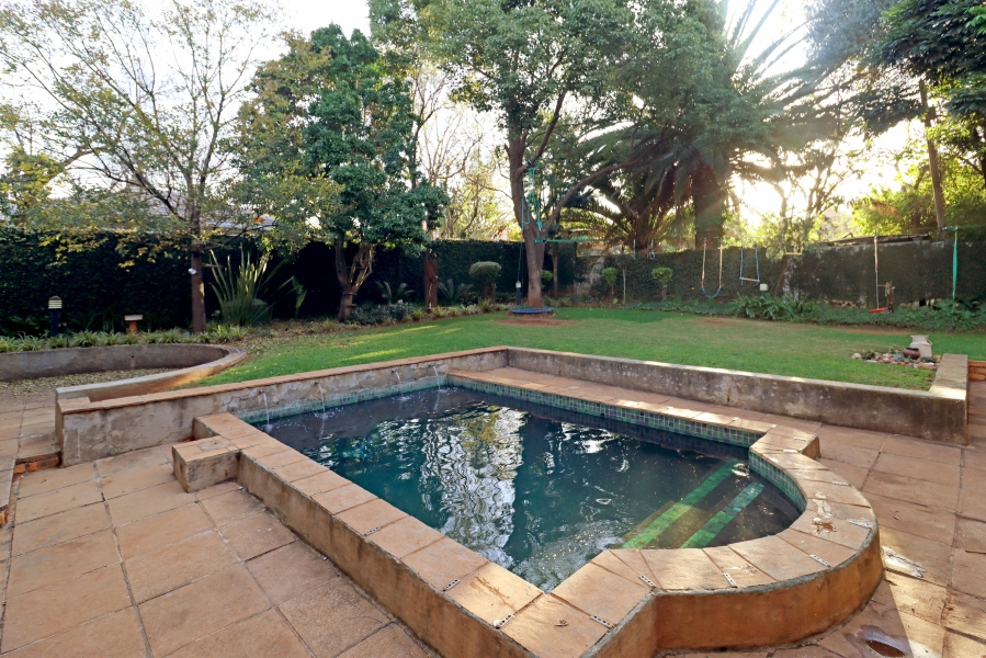 To Let 4 Bedroom Property for Rent in Linden Gauteng