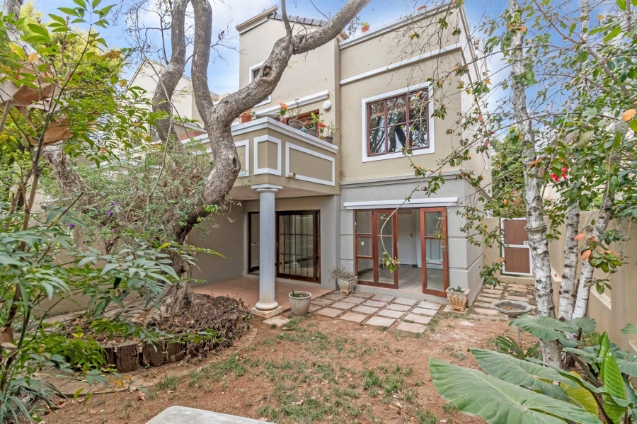 2 Bedroom Property for Sale in Saxonwold Gauteng