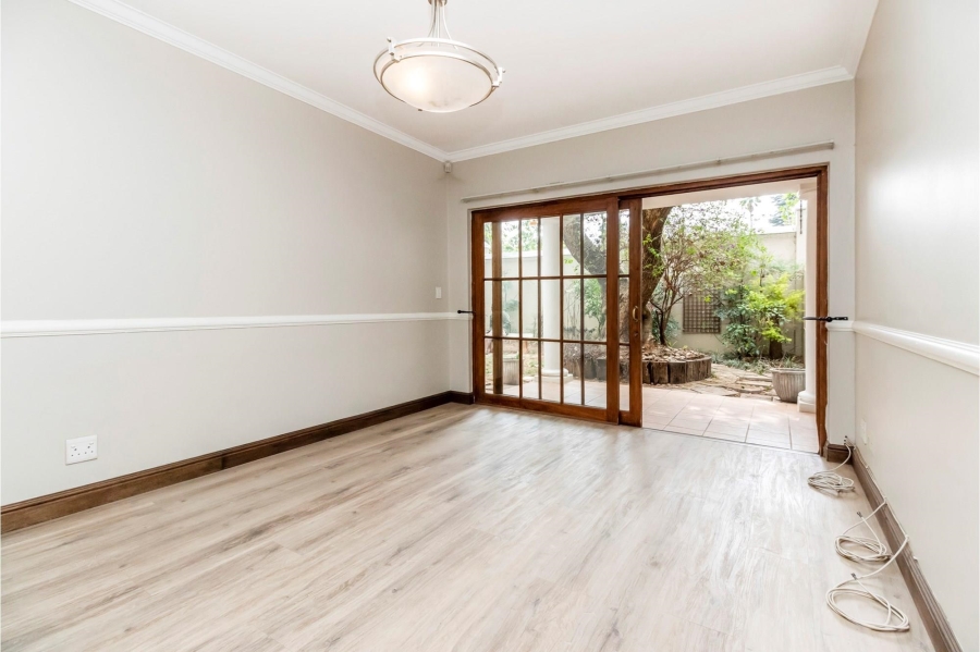 2 Bedroom Property for Sale in Saxonwold Gauteng