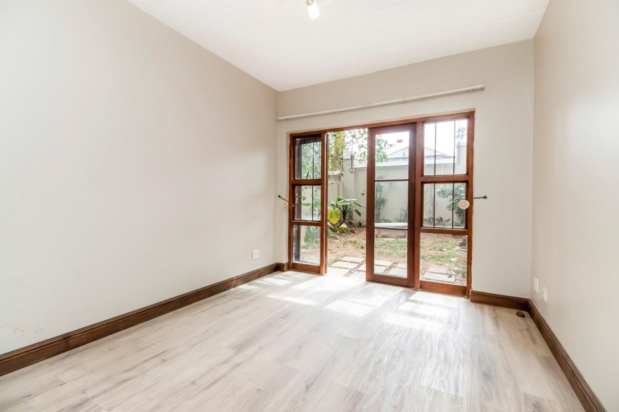 2 Bedroom Property for Sale in Saxonwold Gauteng