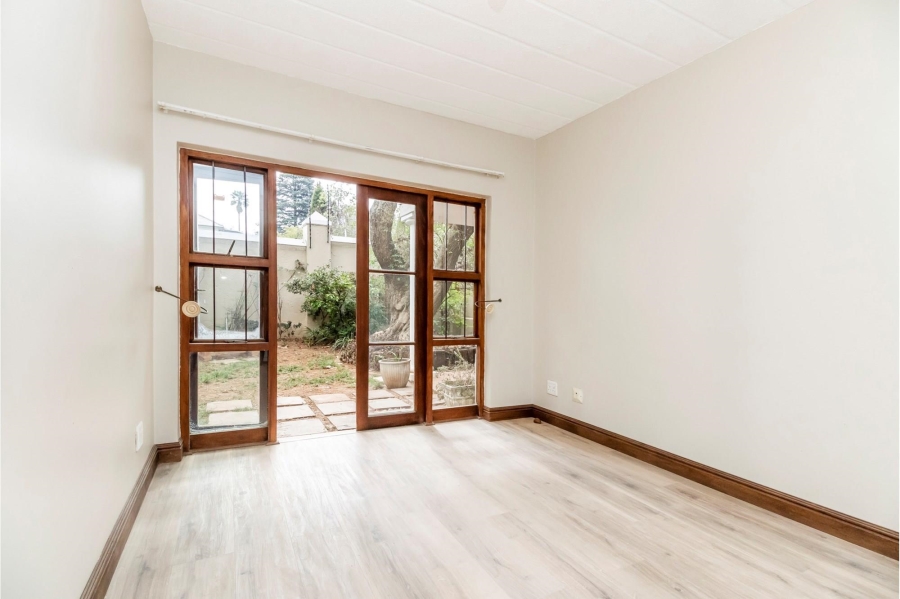 2 Bedroom Property for Sale in Saxonwold Gauteng