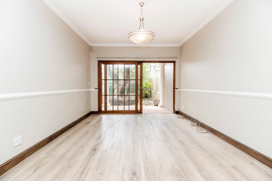 2 Bedroom Property for Sale in Saxonwold Gauteng