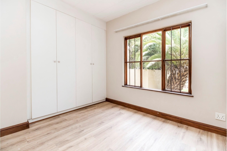 2 Bedroom Property for Sale in Saxonwold Gauteng