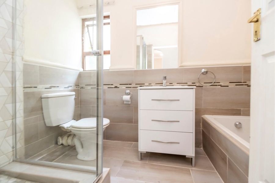 2 Bedroom Property for Sale in Saxonwold Gauteng