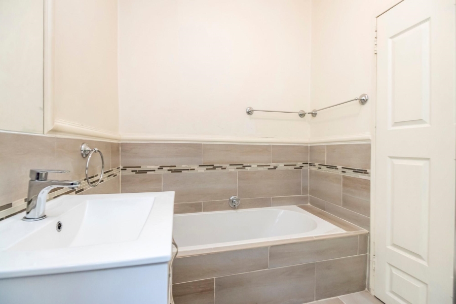 2 Bedroom Property for Sale in Saxonwold Gauteng