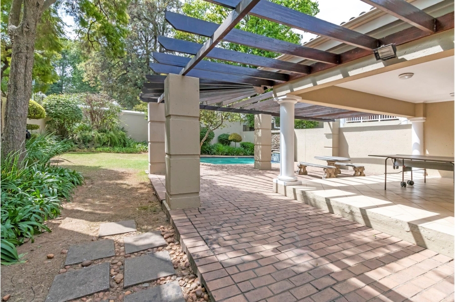 2 Bedroom Property for Sale in Saxonwold Gauteng