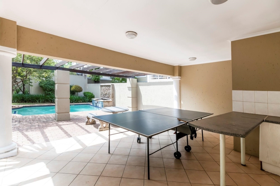 2 Bedroom Property for Sale in Saxonwold Gauteng