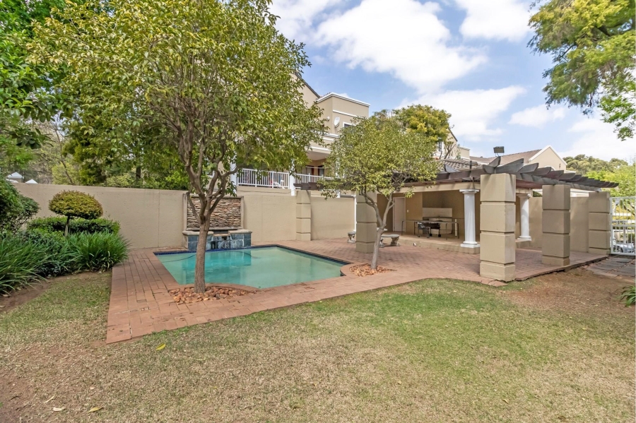 2 Bedroom Property for Sale in Saxonwold Gauteng
