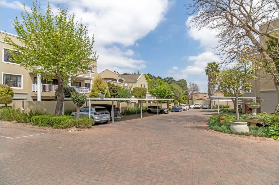 2 Bedroom Property for Sale in Saxonwold Gauteng