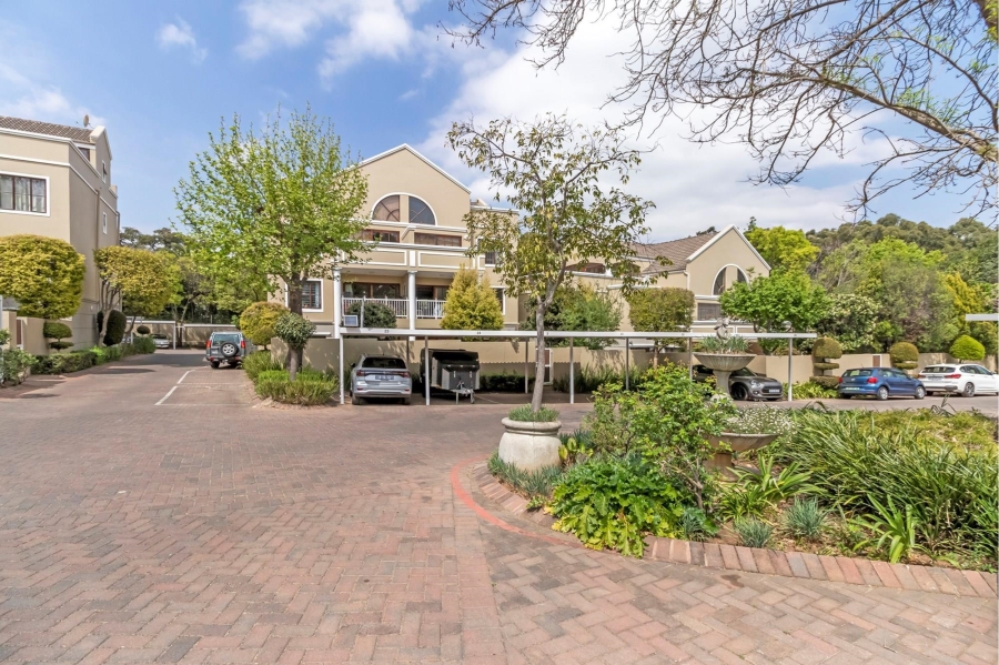 2 Bedroom Property for Sale in Saxonwold Gauteng