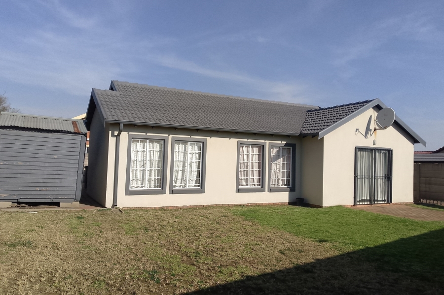 To Let 3 Bedroom Property for Rent in Terenure Gauteng