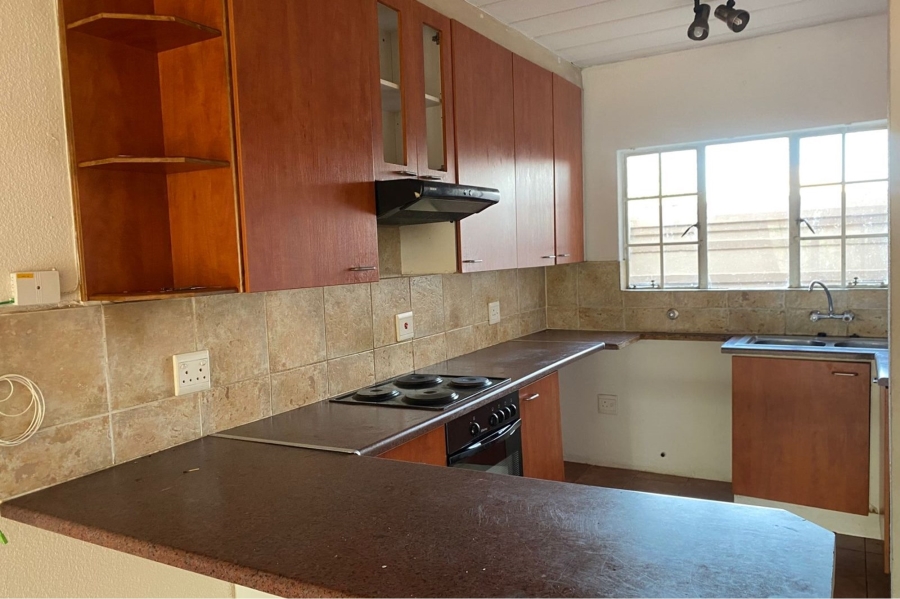 To Let 2 Bedroom Property for Rent in Vorna Valley Gauteng