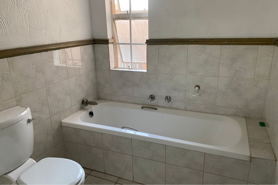 To Let 2 Bedroom Property for Rent in Vorna Valley Gauteng