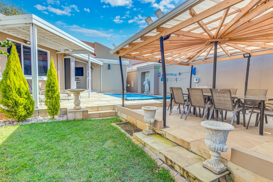 4 Bedroom Property for Sale in Lonehill Gauteng