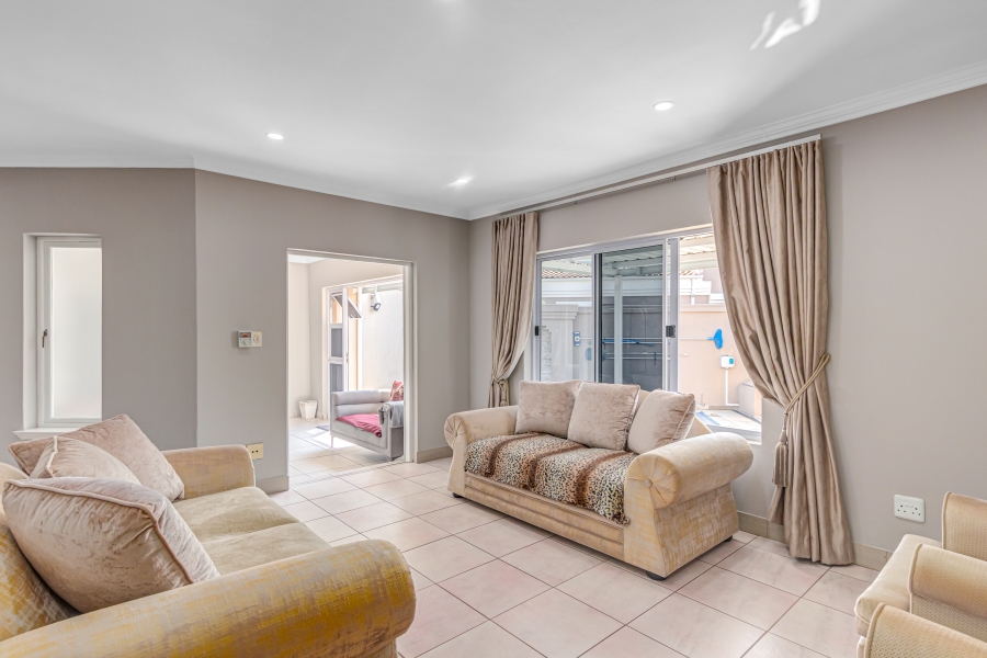 4 Bedroom Property for Sale in Lonehill Gauteng