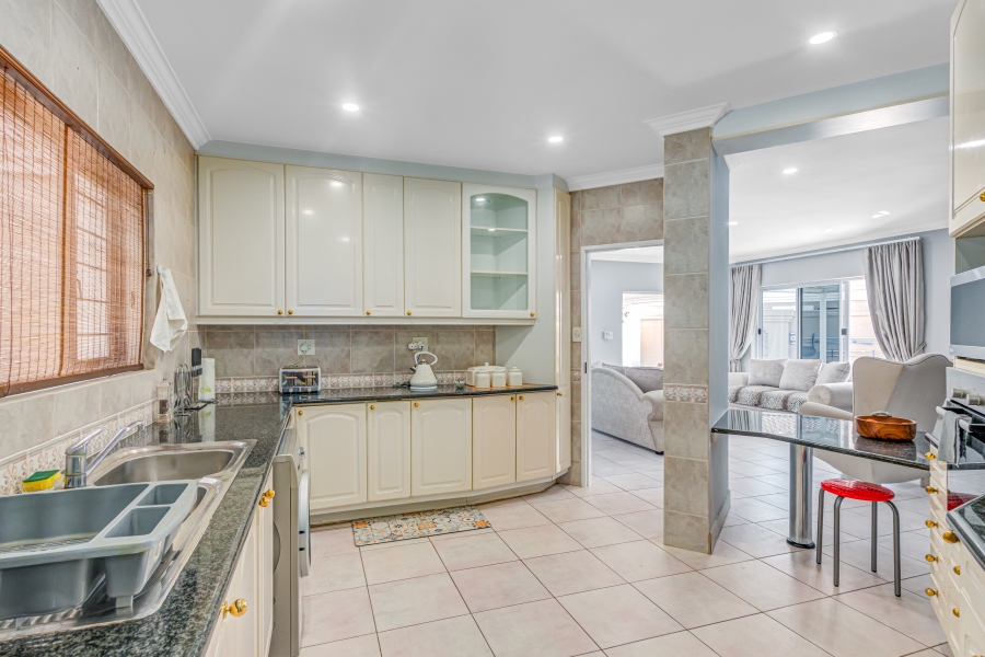 4 Bedroom Property for Sale in Lonehill Gauteng