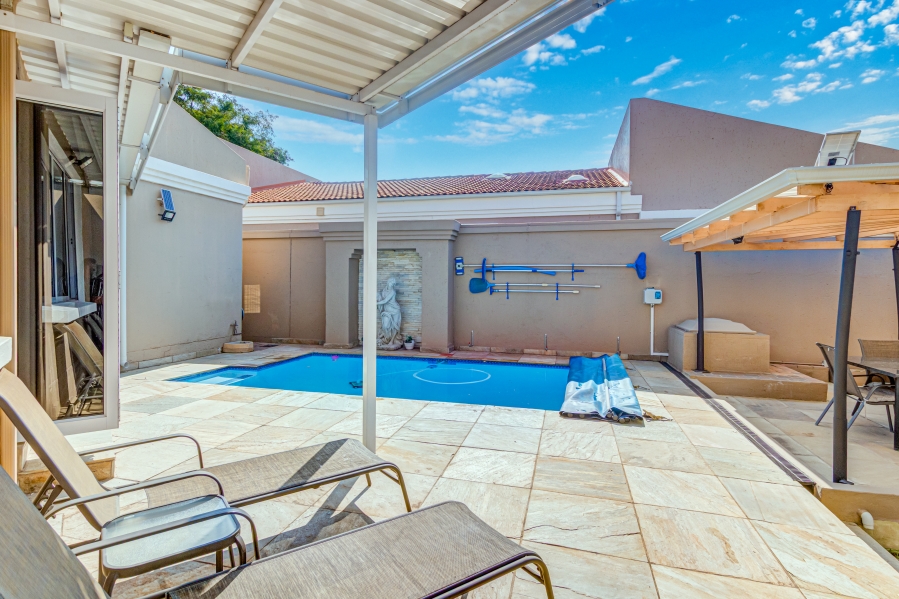 4 Bedroom Property for Sale in Lonehill Gauteng