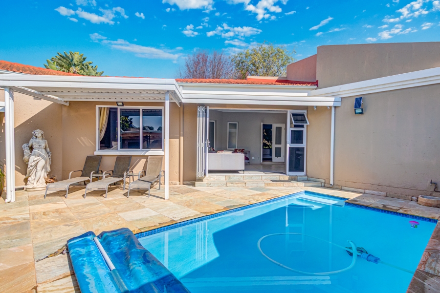 4 Bedroom Property for Sale in Lonehill Gauteng