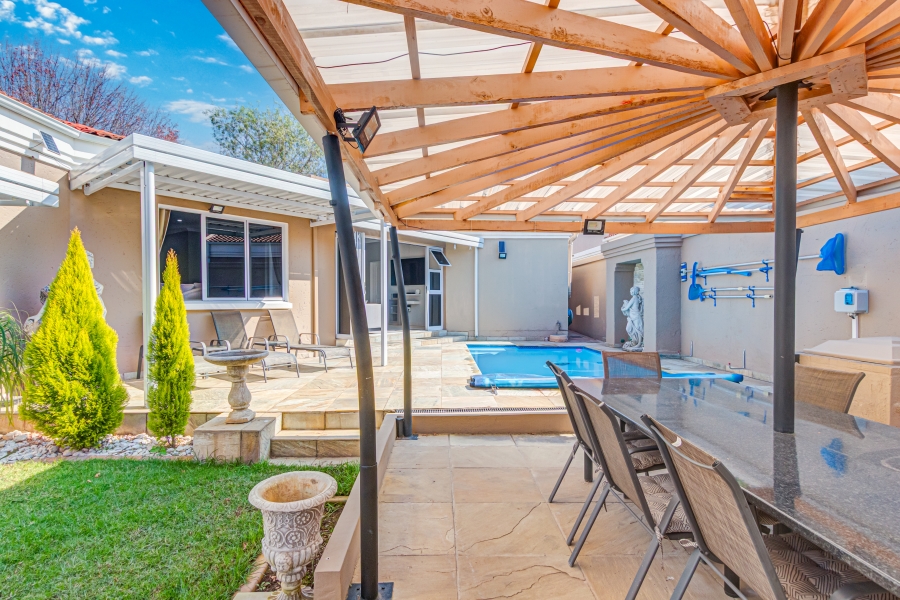 4 Bedroom Property for Sale in Lonehill Gauteng