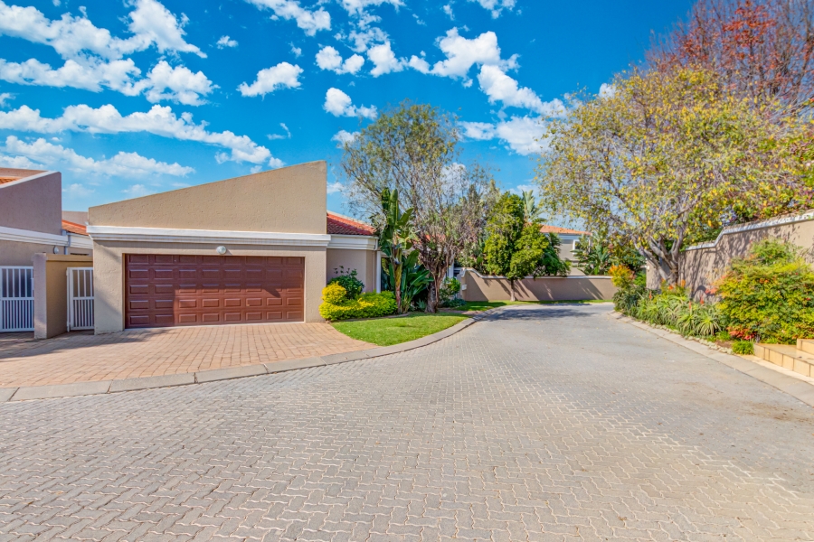 4 Bedroom Property for Sale in Lonehill Gauteng