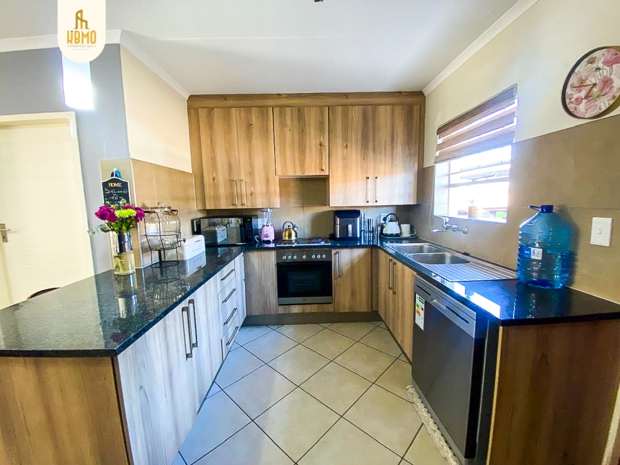 3 Bedroom Property for Sale in Monavoni A H Gauteng