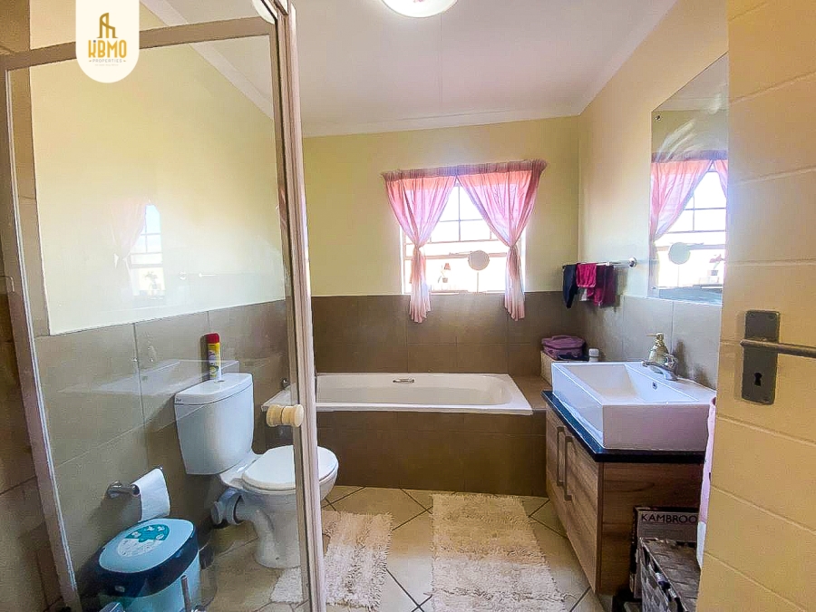 3 Bedroom Property for Sale in Monavoni A H Gauteng