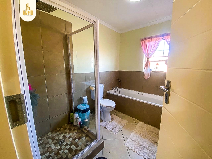 3 Bedroom Property for Sale in Monavoni A H Gauteng