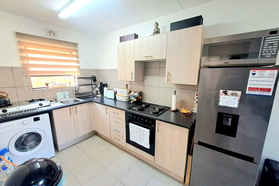 2 Bedroom Property for Sale in Albertsdal Gauteng