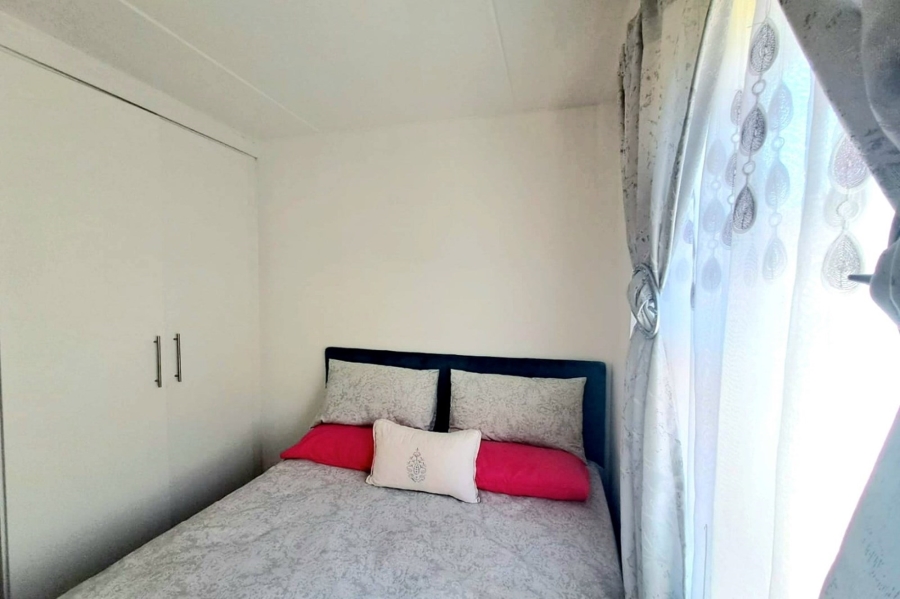 2 Bedroom Property for Sale in Albertsdal Gauteng