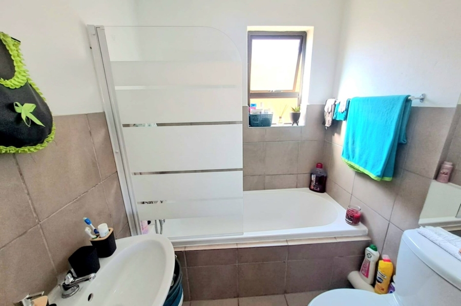 2 Bedroom Property for Sale in Albertsdal Gauteng