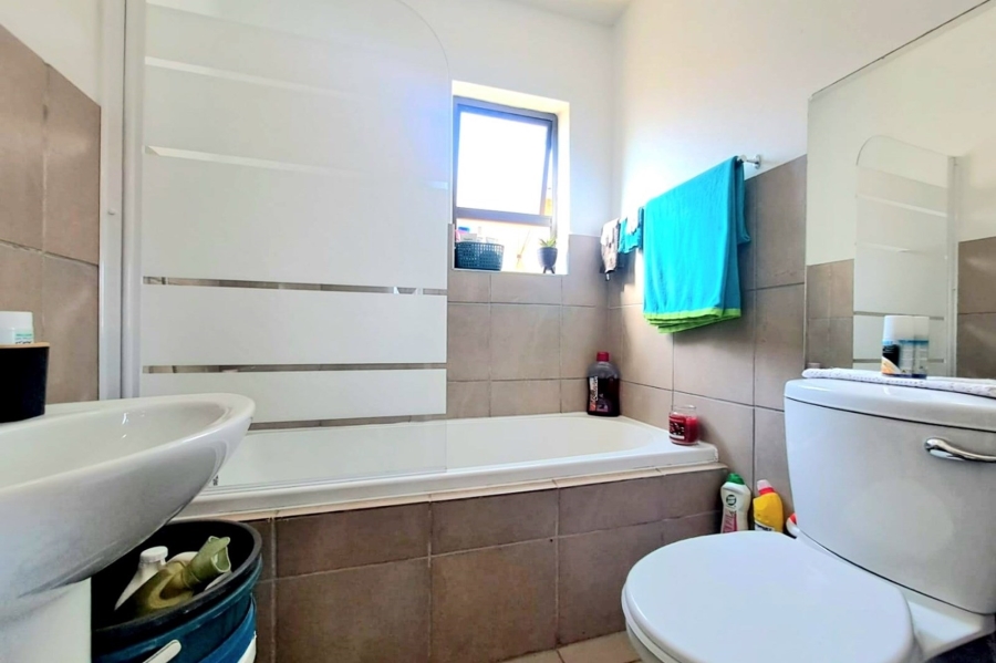 2 Bedroom Property for Sale in Albertsdal Gauteng