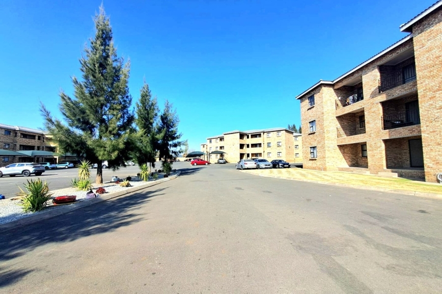 2 Bedroom Property for Sale in Albertsdal Gauteng