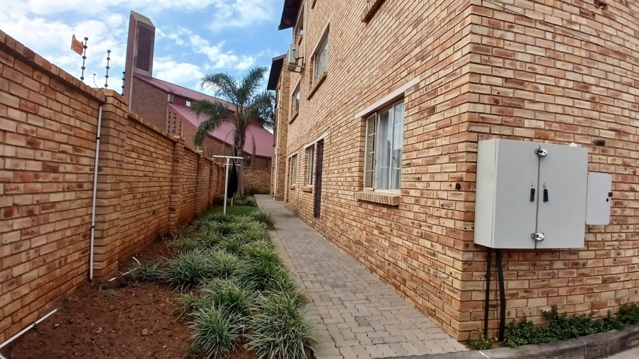 To Let 2 Bedroom Property for Rent in Elspark Gauteng