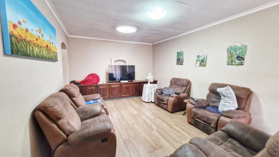 5 Bedroom Property for Sale in Florauna Gauteng