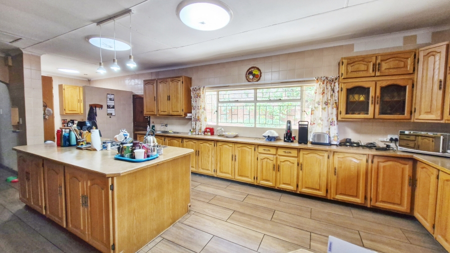 5 Bedroom Property for Sale in Florauna Gauteng