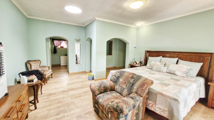 5 Bedroom Property for Sale in Florauna Gauteng