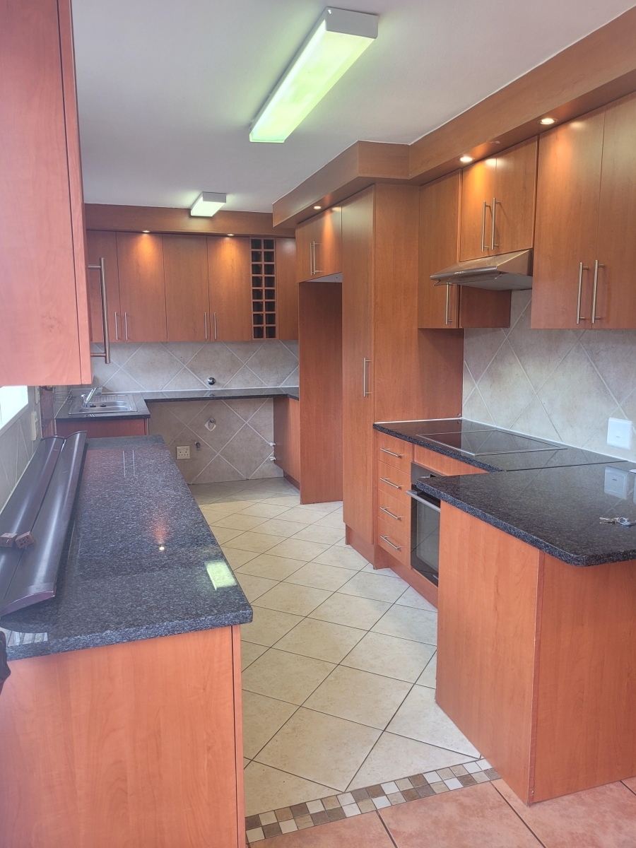 To Let 4 Bedroom Property for Rent in Wilgeheuwel Gauteng