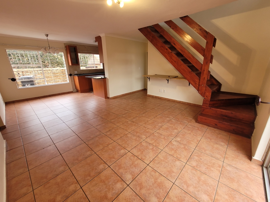 To Let 4 Bedroom Property for Rent in Wilgeheuwel Gauteng