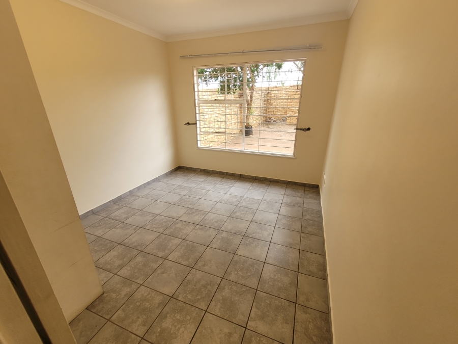 To Let 4 Bedroom Property for Rent in Wilgeheuwel Gauteng