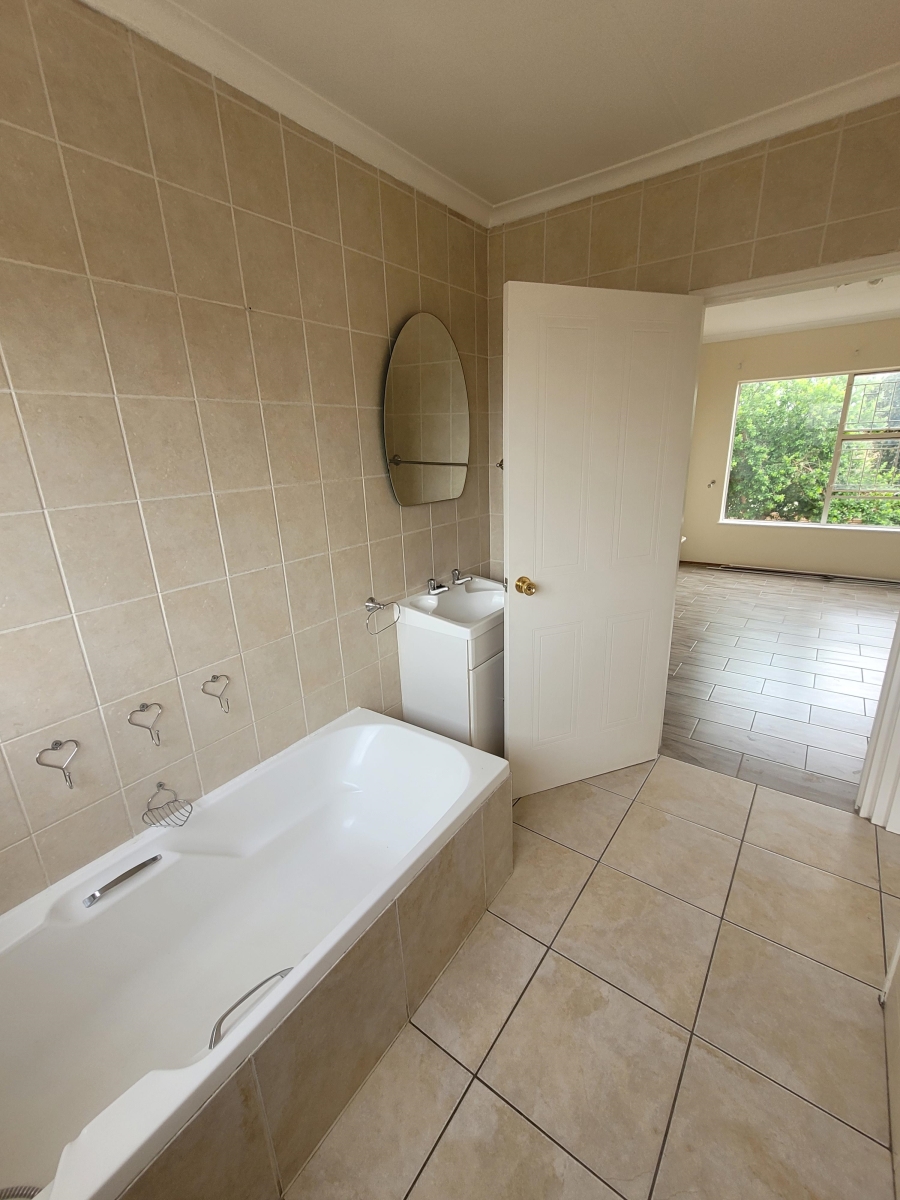 To Let 4 Bedroom Property for Rent in Wilgeheuwel Gauteng