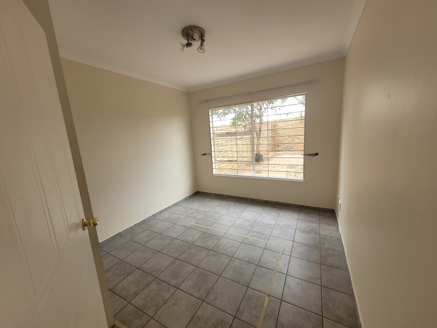 To Let 4 Bedroom Property for Rent in Wilgeheuwel Gauteng