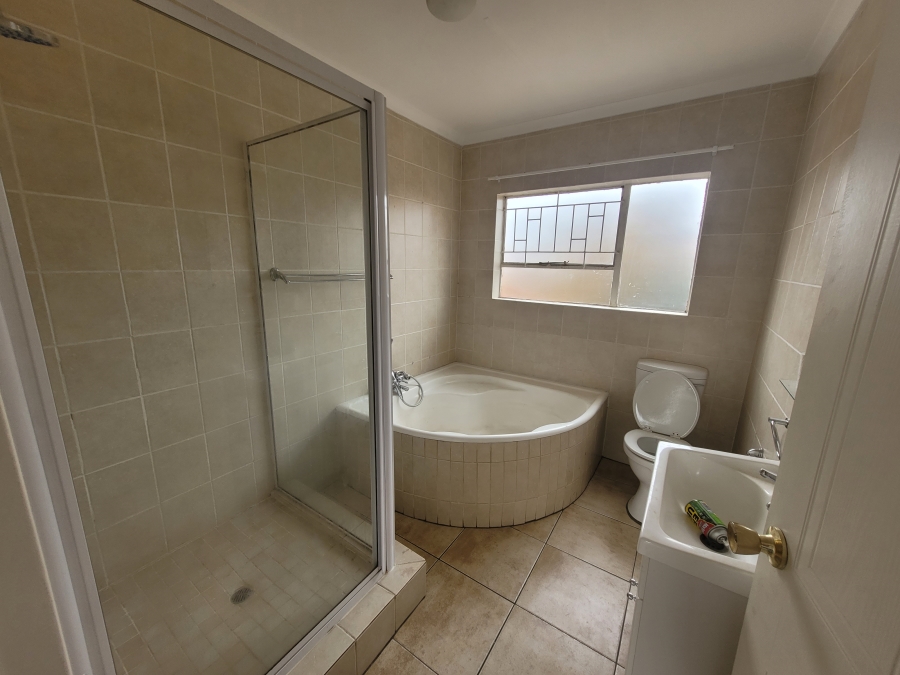 To Let 4 Bedroom Property for Rent in Wilgeheuwel Gauteng