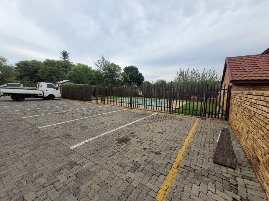 To Let 4 Bedroom Property for Rent in Wilgeheuwel Gauteng